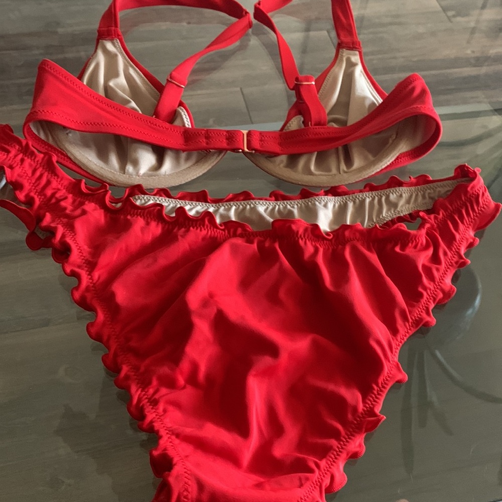 Red bikini - Picture 2 of 2